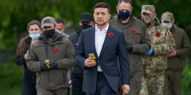 Зеленский записал обращение ко Дню Победы рядом с украино-российской границей (ВИДЕО)