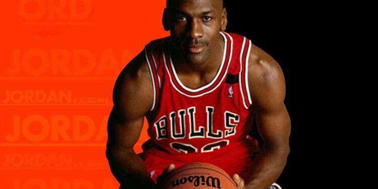 Легендарный баскетболист Майкл Джордан продал свои кроссовки за 560 тыс. долларов (ФОТО)