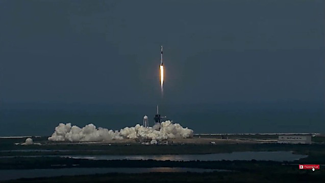 Дракон взлетел: частная компания Маска впервые отправила астронавтов на орбиту (ФОТО, ВИДЕО)