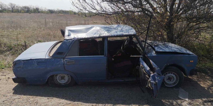 На Николаевщине перевернулся ВАЗ, пострадали 2 человека (ФОТО)
