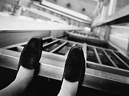 В Николаеве пенсионерка выпрыгнула из окна