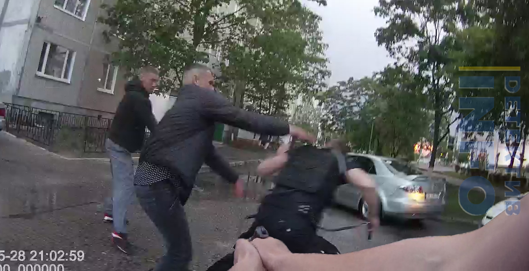 В Ровенской области двое мужчин спустили на полицейских бойцовую собаку и полезли в драку, когда животное подстрелили (ФОТО, ВИДЕО)