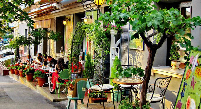 Помочь бизнесу. Кличко заменил паевое участие при открытии летних площадок символической гривней