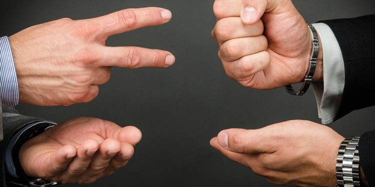 Канадец проиграл $500 тысяч в «камень, ножницы, бумага» и обратился за спасением в суд