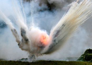 Оторвало стопу: На Донбассе женщина подорвалась на российской мине