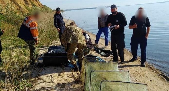 Николаевский рыбоохранный патруль поймал двух браконьеров на Березанском лимане и реке Висунь (ФОТО)