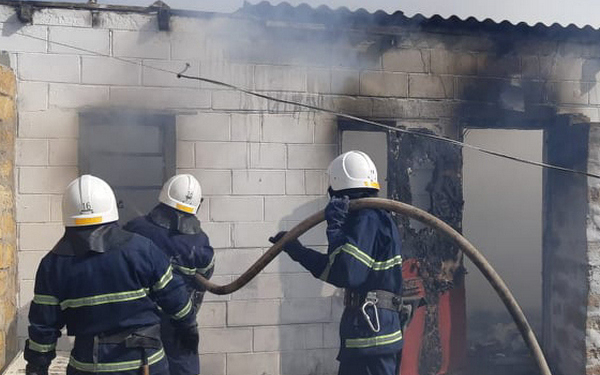 В Витовском районе Николаевской области горело недостроенное здание (ФОТО)