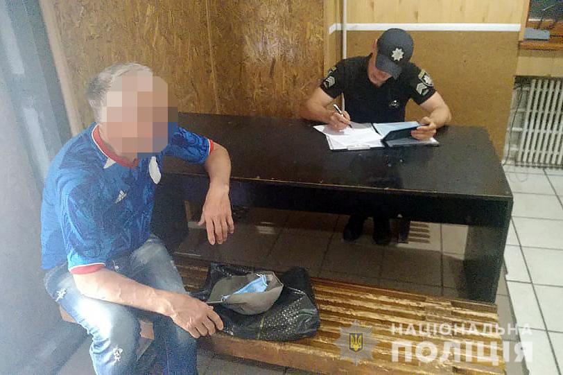 В Николаеве полицейские охраны задержали мужчину, который украл мобильный телефон (ФОТО) 1