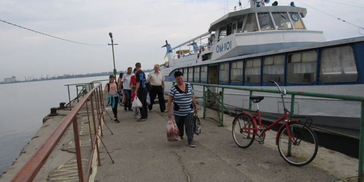 В Николаеве с сегодняшнего дня начал ходить катер в Малую Корениху (ФОТО)