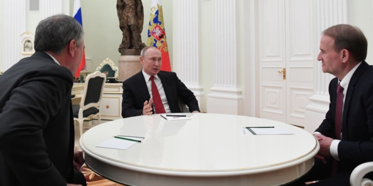 Московский вояж нардепов от ОПЗЖ Генпрокуратура рассматривает как госизмену