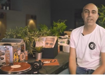 Во Флоренции пиццерия начала принимать оплату старыми виниловыми пластинками (ВИДЕО)