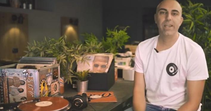 Во Флоренции пиццерия начала принимать оплату старыми виниловыми пластинками (ВИДЕО)