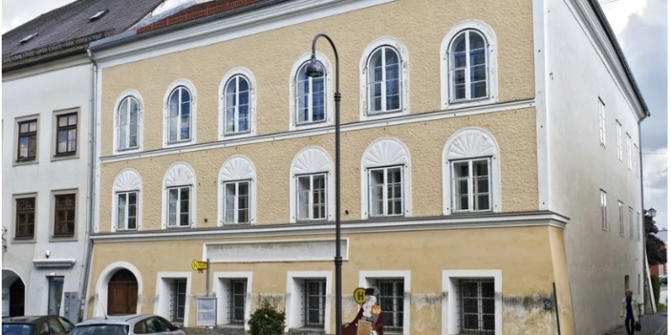 После реставрации в дом Гитлера в Австрии переедет полиция