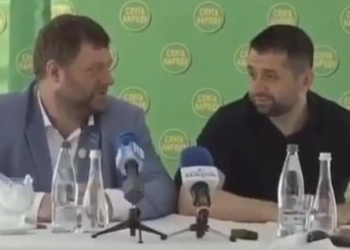«В лесу – о бабах»: в Николаеве «слуги народа» Корниенко и Арахамия обсудили женские достоинства своей коллеги (ВИДЕО)