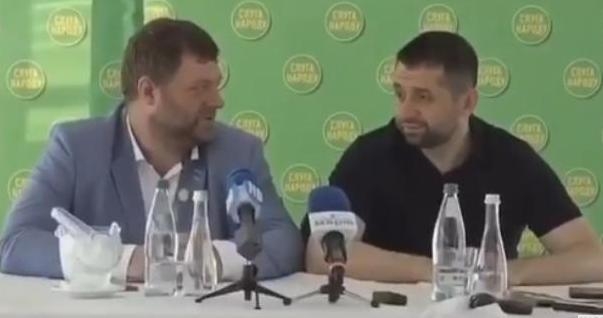 «В лесу – о бабах»: в Николаеве «слуги народа» Корниенко и Арахамия обсудили женские достоинства своей коллеги (ВИДЕО)
