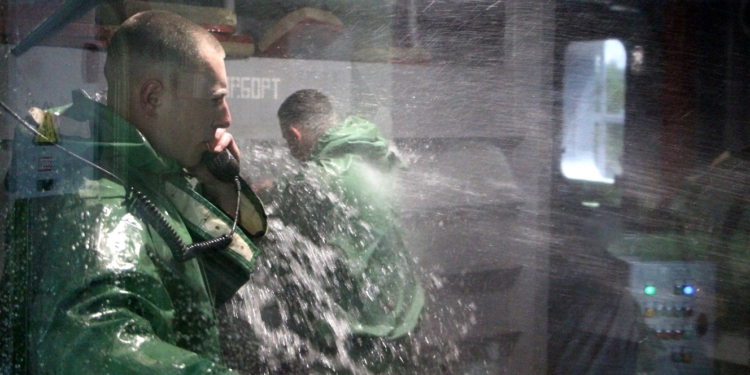 Тяжело в учении: в Николаеве курсанты Одесской морской академии боролись за живучесть корабля на уникальном тренажере (ФОТО)