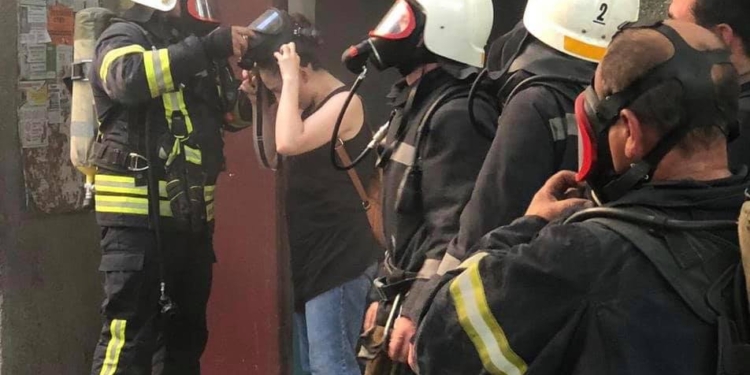 В Николаеве вечером тушили пожар в многоэтажке и эвакуировали жителей (ФОТО)