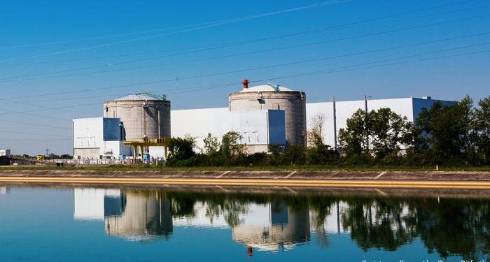 Во Франции закрыли старейшую АЭС в стране