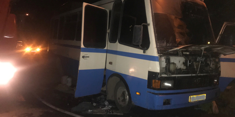 В Николаеве ночью сгорел автобус (ФОТО)