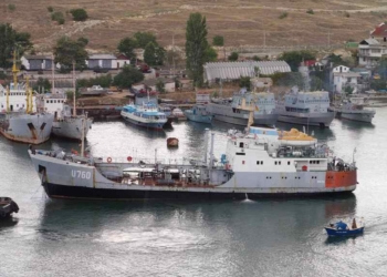 В порту Очаков лег на борт бывший морской танкер «Фастов»