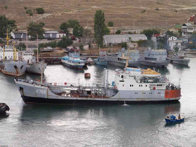 В порту Очаков лег на борт бывший морской танкер «Фастов» 1