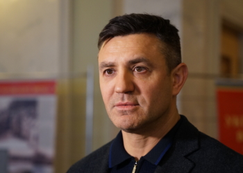 Киевский городской центр партии «Слуга народа» возглавил «велюровый» повар Тищенко