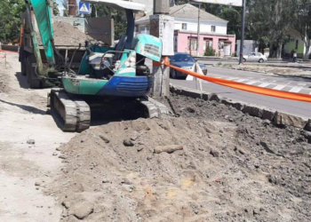 В Николаеве рабочие во время обустройства тротуара нашли артиллерийский снаряд (ФОТО)