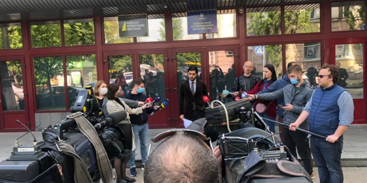 Опять скандал. Нардеп передал в НАБУ документы о коррупции Ермака и Тищенко