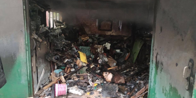 В Вознесенске из-за короткого замыкания горел гараж (ФОТО)