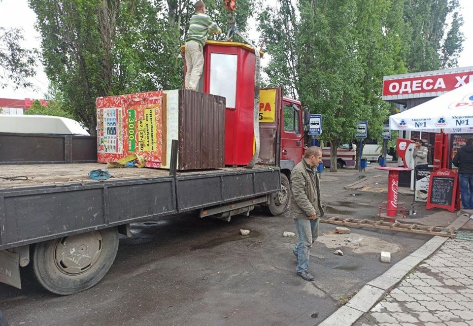 В Николаеве немного почистили от незаконных МАФов автовокзал и проспект Мира (ФОТО) 5