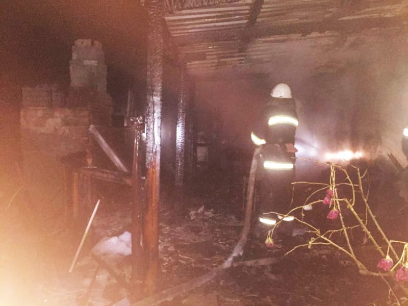Ночью в Центральном районе Николаева сгорел гараж – причину выясняют (ФОТО)