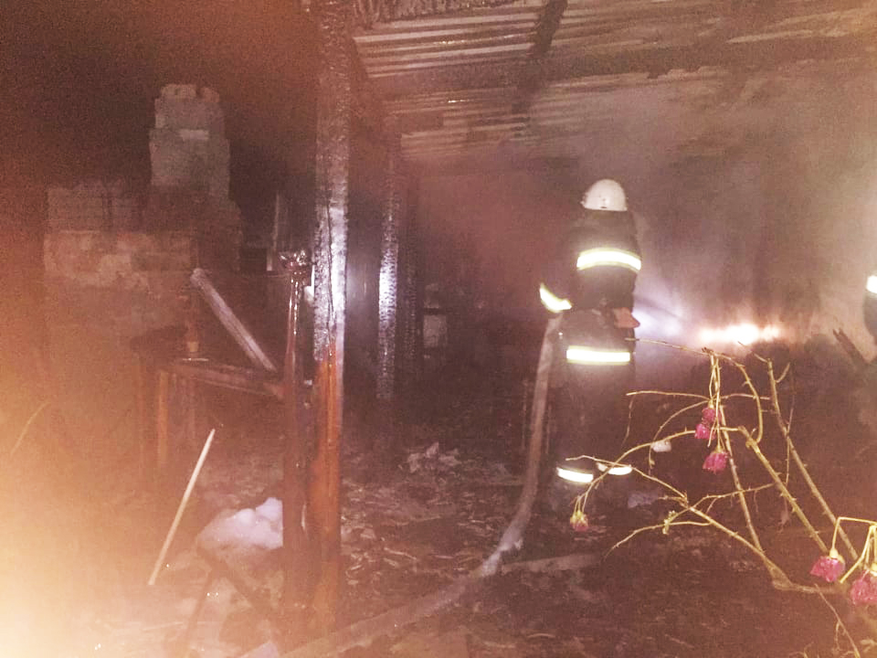 Ночью в Центральном районе Николаева сгорел гараж – причину выясняют (ФОТО) 3