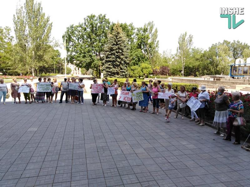 В Николаеве перед ОГА депутатам облсовета пели частушки работники детского реабилитационного центра (ФОТО и ВИДЕО) 1