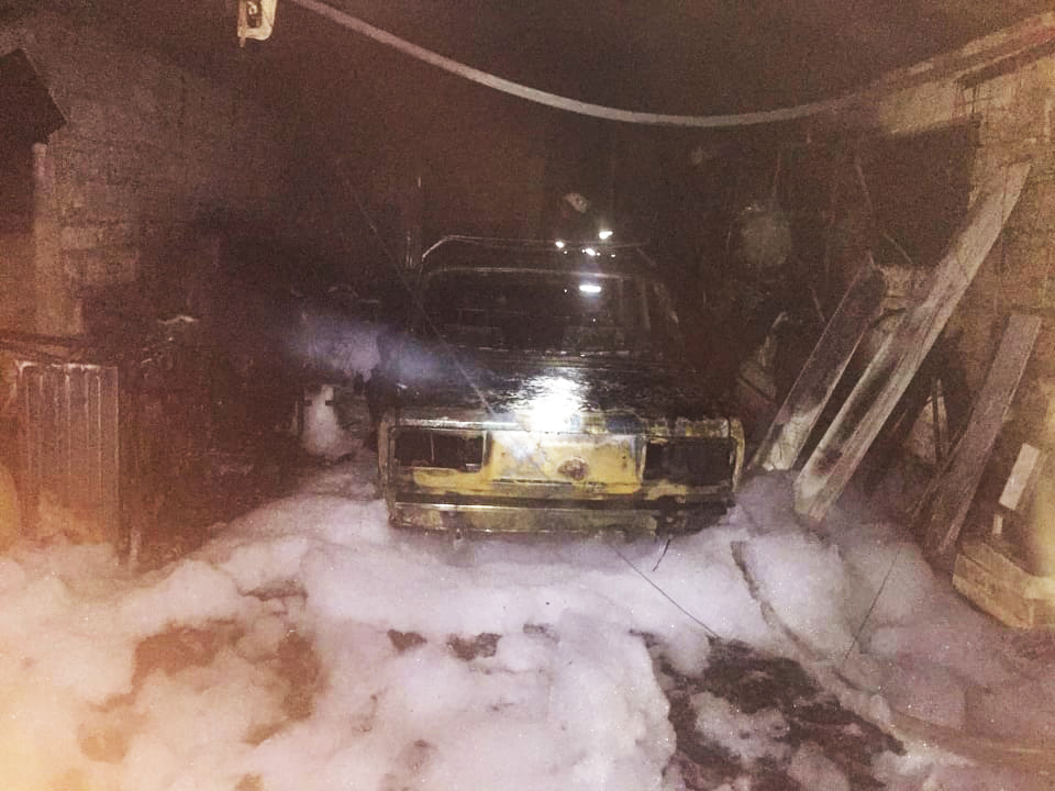 Ночью в Центральном районе Николаева сгорел гараж – причину выясняют (ФОТО) 1