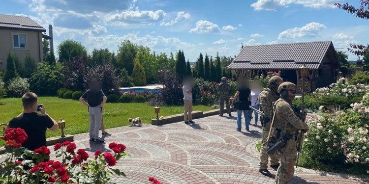 Кировоградский губернатор задержан СБУ при получении взятки (ФОТО)