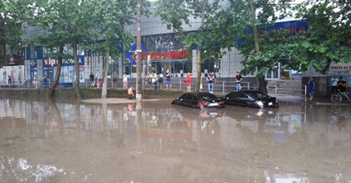 После обрушившегося на Николаев ливня в районе Дормашины опять потоп (ФОТО, ВИДЕО)