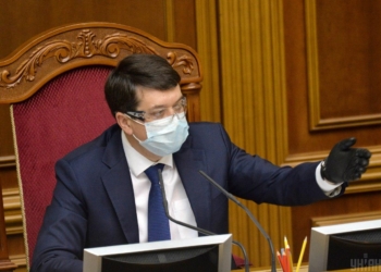 Разумков призвал депутатов носить маски, поскольку в Украине происходит рост заболеваемости COVID-19