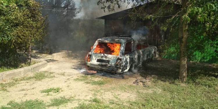 На Николаевщине на одном подворье сгорело сразу два «Жигуля» (ФОТО)