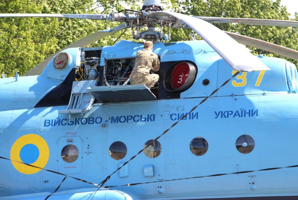 В Николаеве морские авиаторы учились приземляться на неподготовленные взлетно-посадочные площадки (ФОТО) 3