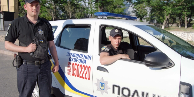 В Николаеве полицейские охраны задержали мужчину, который украл мобильный телефон (ФОТО)