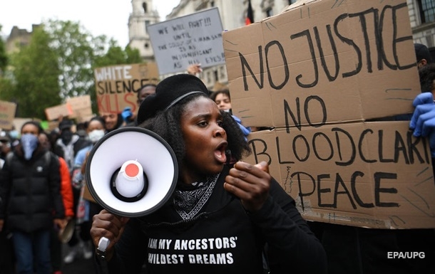 Во время протестов в Лондоне 23 полицейских получили ранения 1