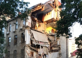 Обновлено. В Одессе обвалился жилой дом (ФОТО)