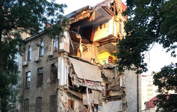 Обновлено. В Одессе обвалился жилой дом (ФОТО) 11
