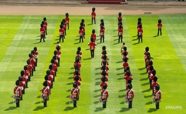 В Британии прошел парад в честь королевы