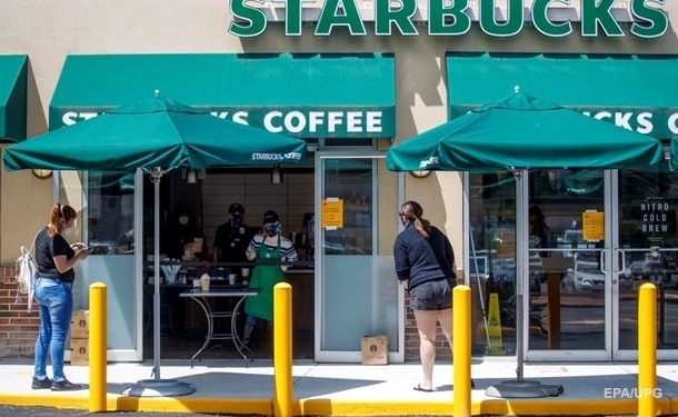 Бариста Starbucks отказался обслуживать клиентку без маски и от этого только выиграл
