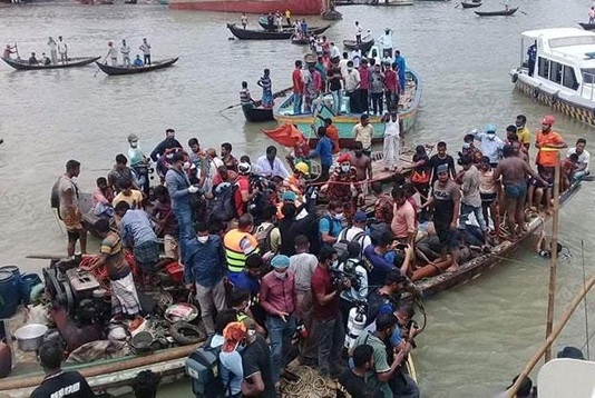 В Бангладеш 30 человек погибли при опрокидывании лодки 1
