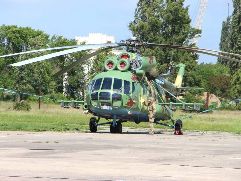 В Николаеве морские авиаторы учились приземляться на неподготовленные взлетно-посадочные площадки (ФОТО)