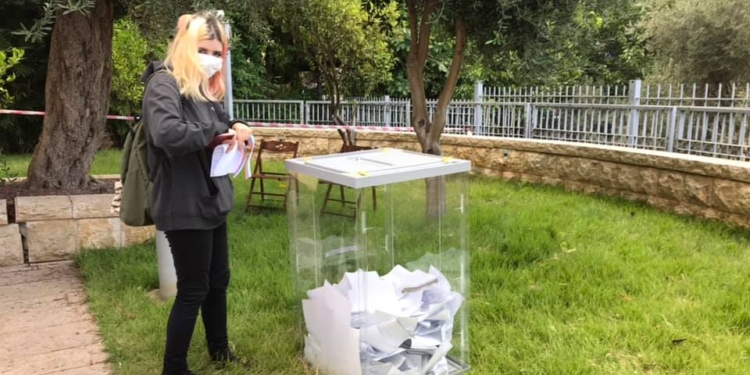 Россиянка доказала, что голосование за поправки в Конституцию РФ — посмешище