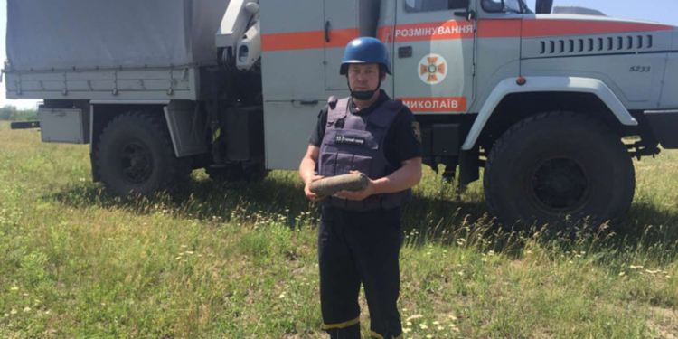 В Николаевской области пиротехники ГСЧС обезвредили 2 взрывоопасных предмета (ФОТО)