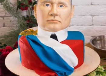 В Якутии кондитеры испекли съедобных Путина и Сталина